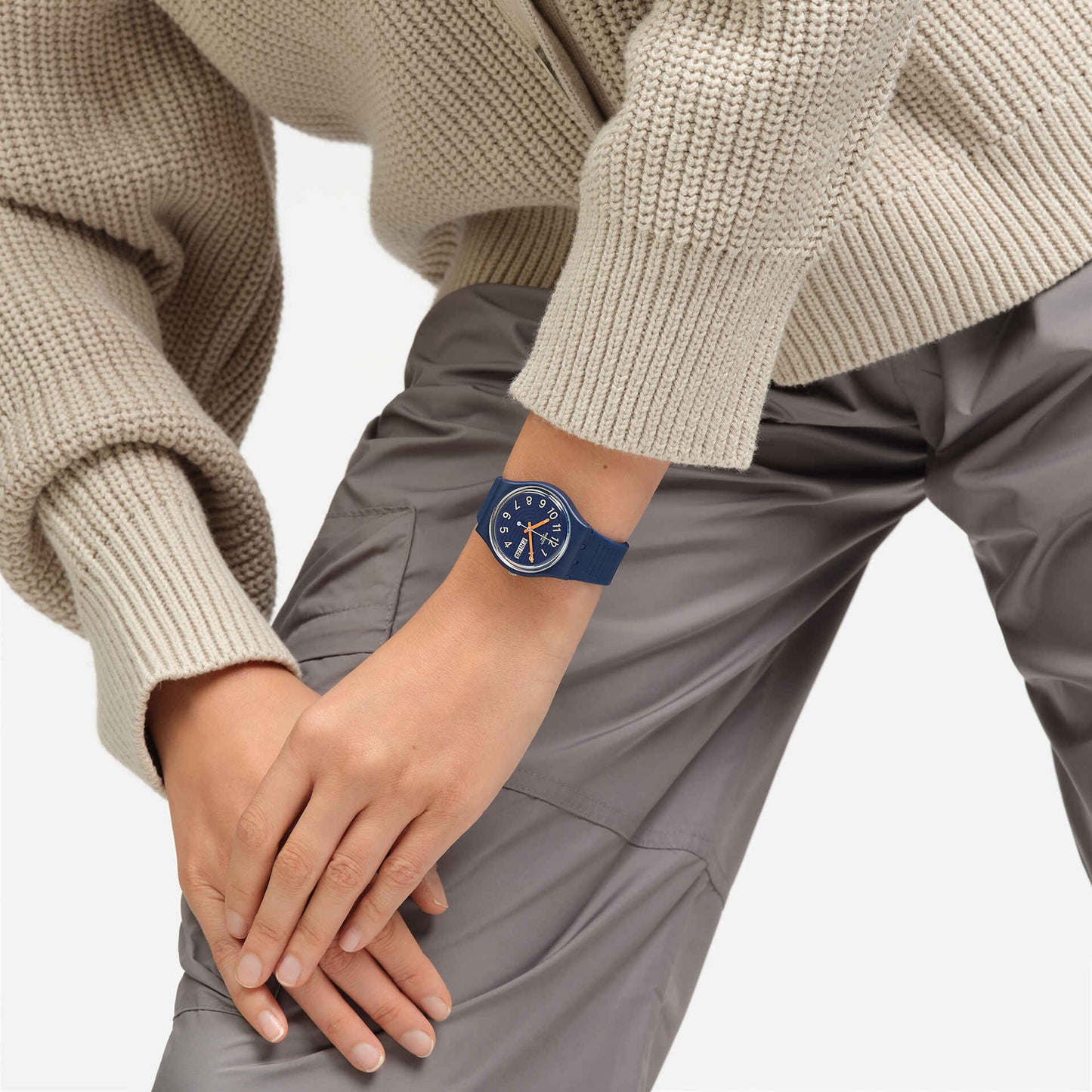 SWATCH SO28I700 TRENDY LINES AT NIGHT
