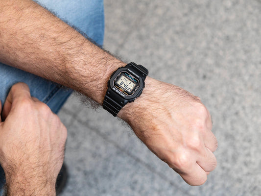 G-SHOCK DW-5600UE-1DR