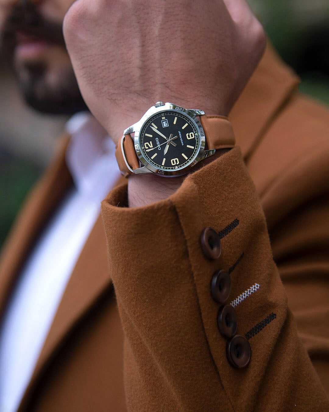 Casio MTP-V004L-7CUDF - Orologio Uomo Classico Analogico Quarzo, Quadrante Argento E Cinturino Marrone, Data Giorno, Resistente All'Acqua