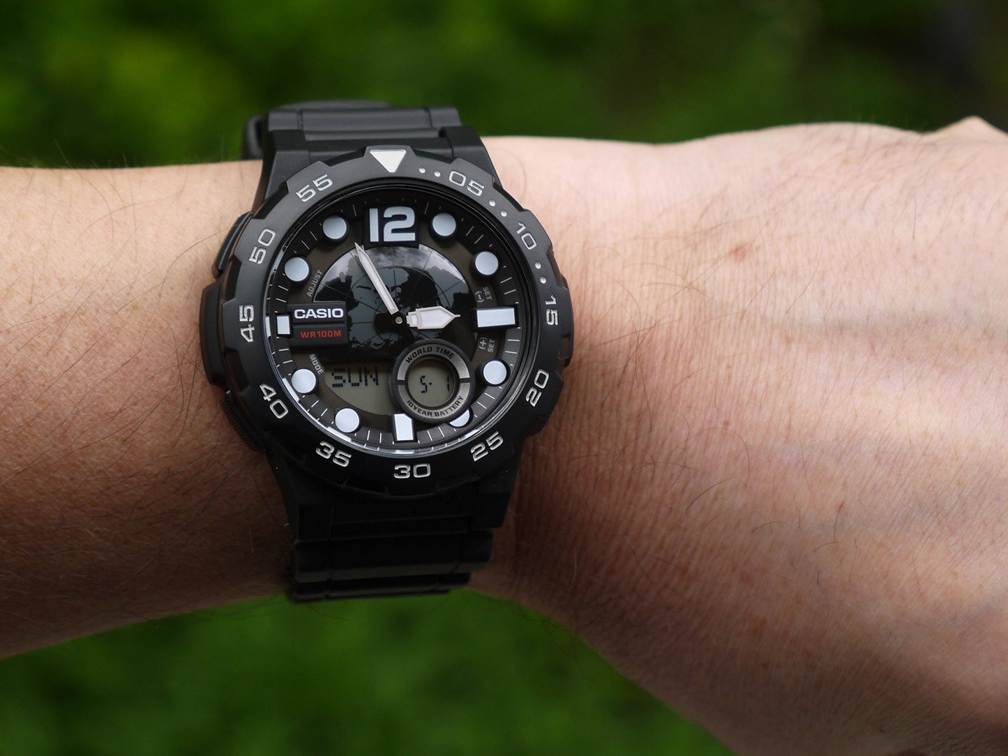 CASIO AEQ-100W-1AVDF